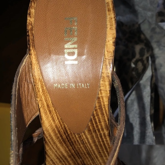 FENDI Authentic & Iconic Logo Sandal heels 39 9 Gorgeous! RARE - Picture 9 of 9